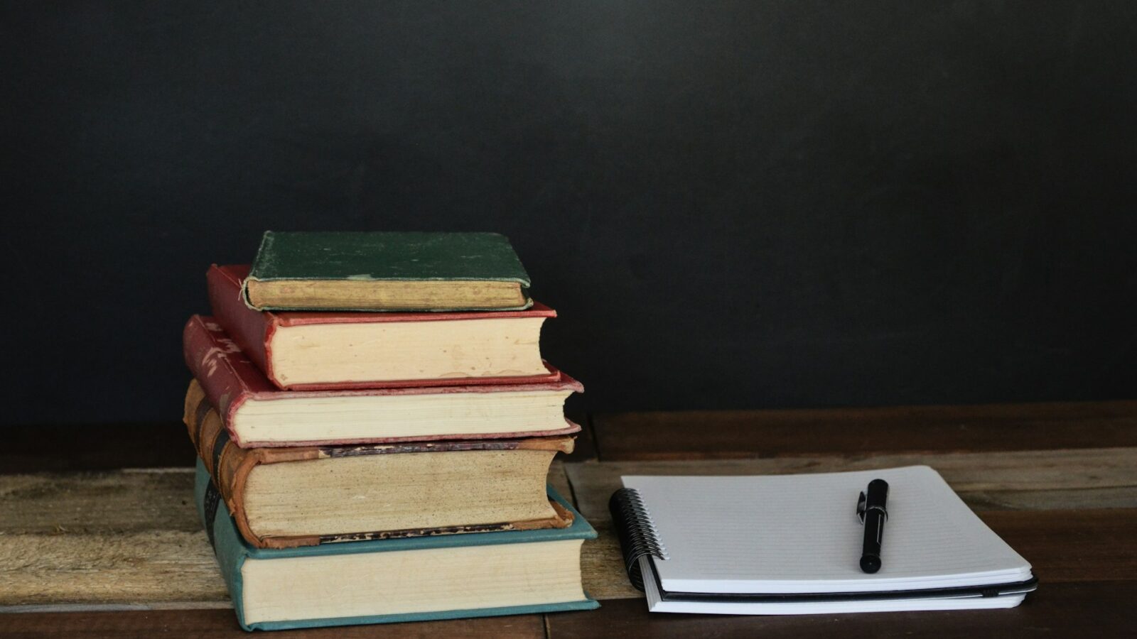 Carnet de lecture : comment choisir, quoi noter, et les meilleurs carnets en 2026