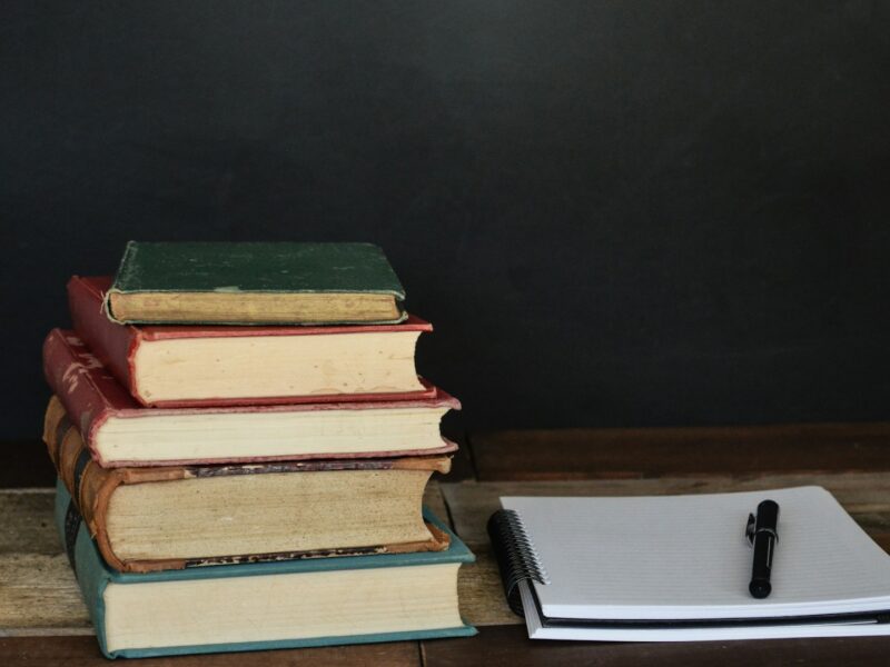 Carnet de lecture : comment choisir, quoi noter, et les meilleurs carnets en 2026