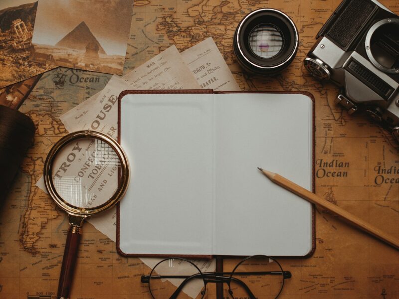Carnet de voyage à remplir : comment choisir, quoi écrire, et les meilleurs carnets en 2026