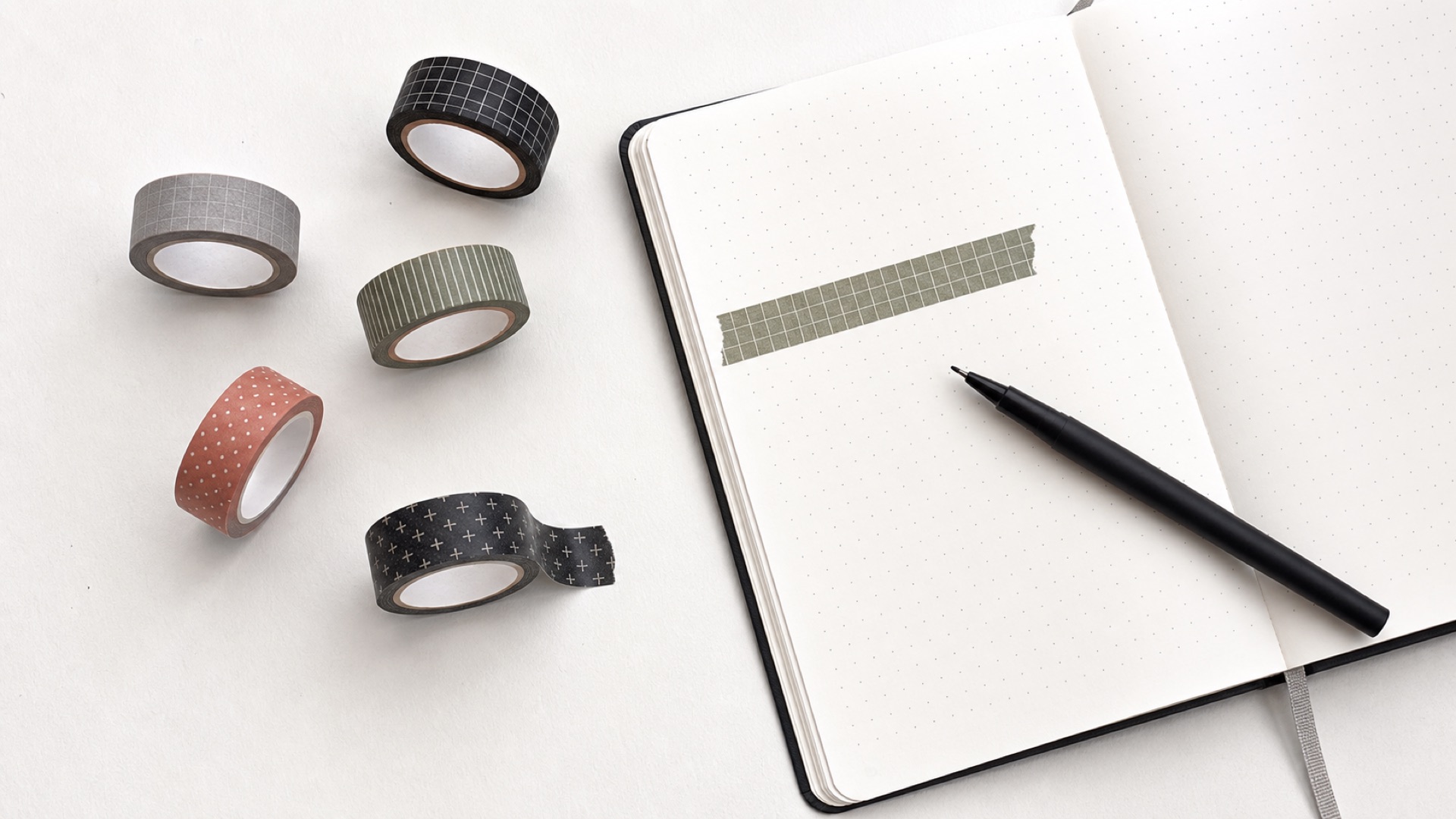 Rouleaux de washi tape aux couleurs douces pour décorer un bullet journal
